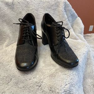 Clarks Black Kensett Darla Oxford Style Leather Lace-Up Shoe - Size 9